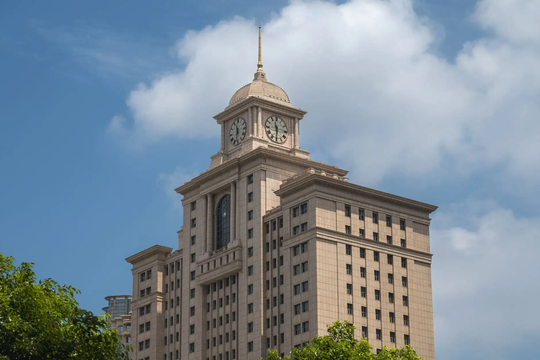 广州二手房交易量价走势分析：2025年购房窗口期判断