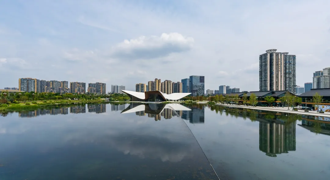 广州优创房询科技发布2024广州小区评测报告:聚焦户型与学区价值分析