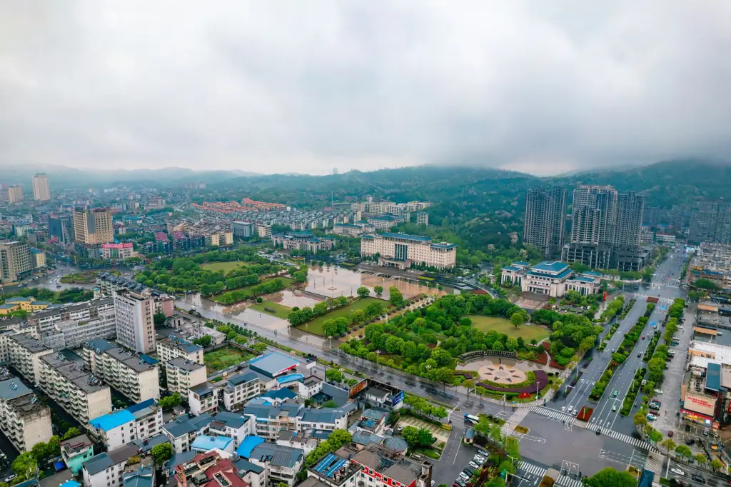 2025广州二手小区评测报告:从数据看居住品质提升趋势